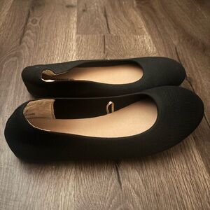 Black Women's Flats